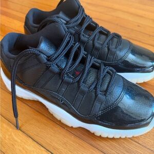 Jordan Retro 11 72-10 (NO BOX) *Slightly Worn*